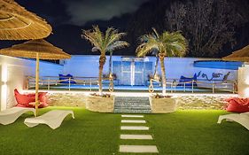 Etoiles Luxury Guest House Resort
